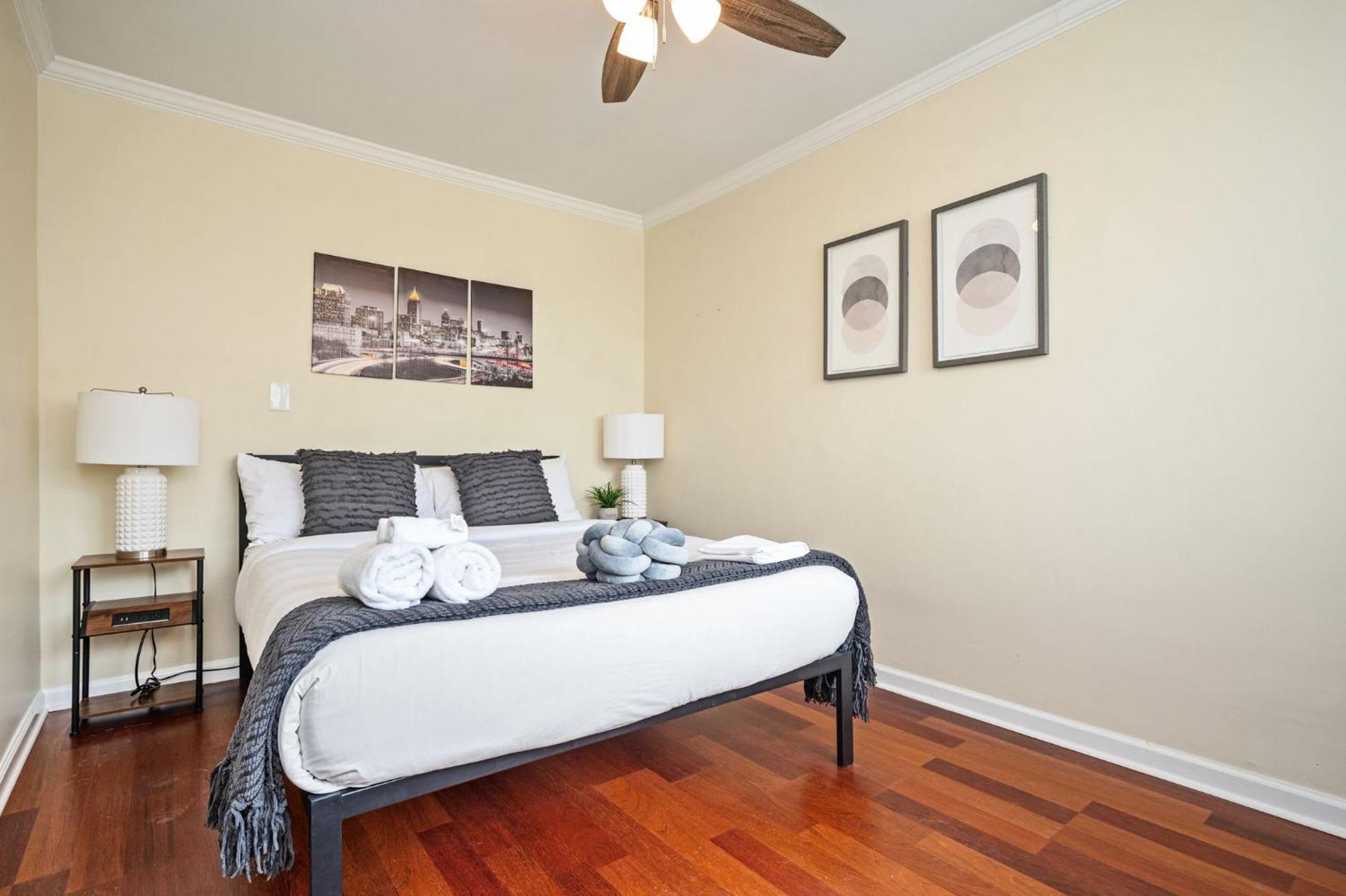 View Newly Renovated 3 Beds With Free Parking Lm2209 Appartement *