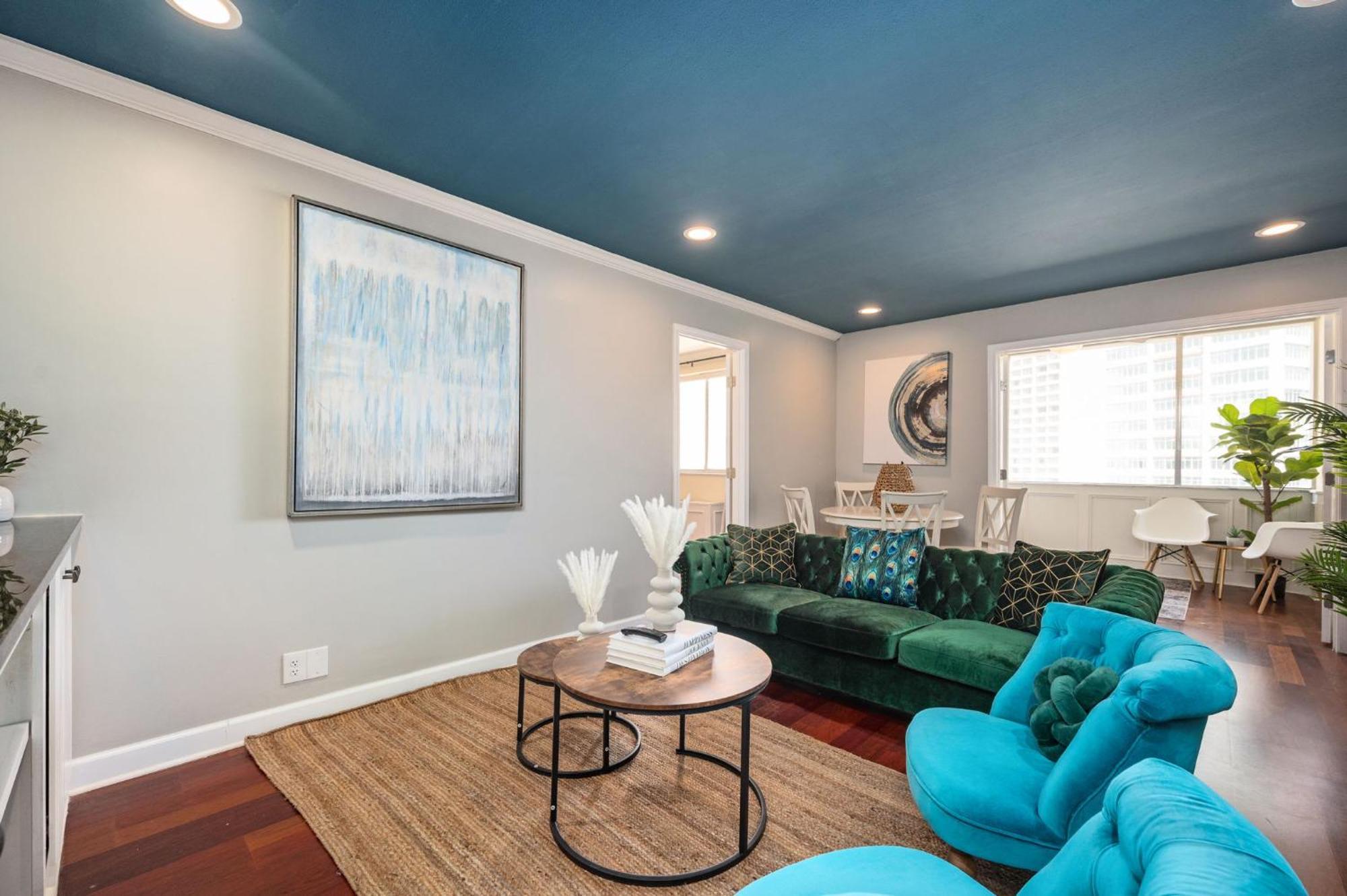 View Newly Renovated 3 Beds With Free Parking Lm2209 *
