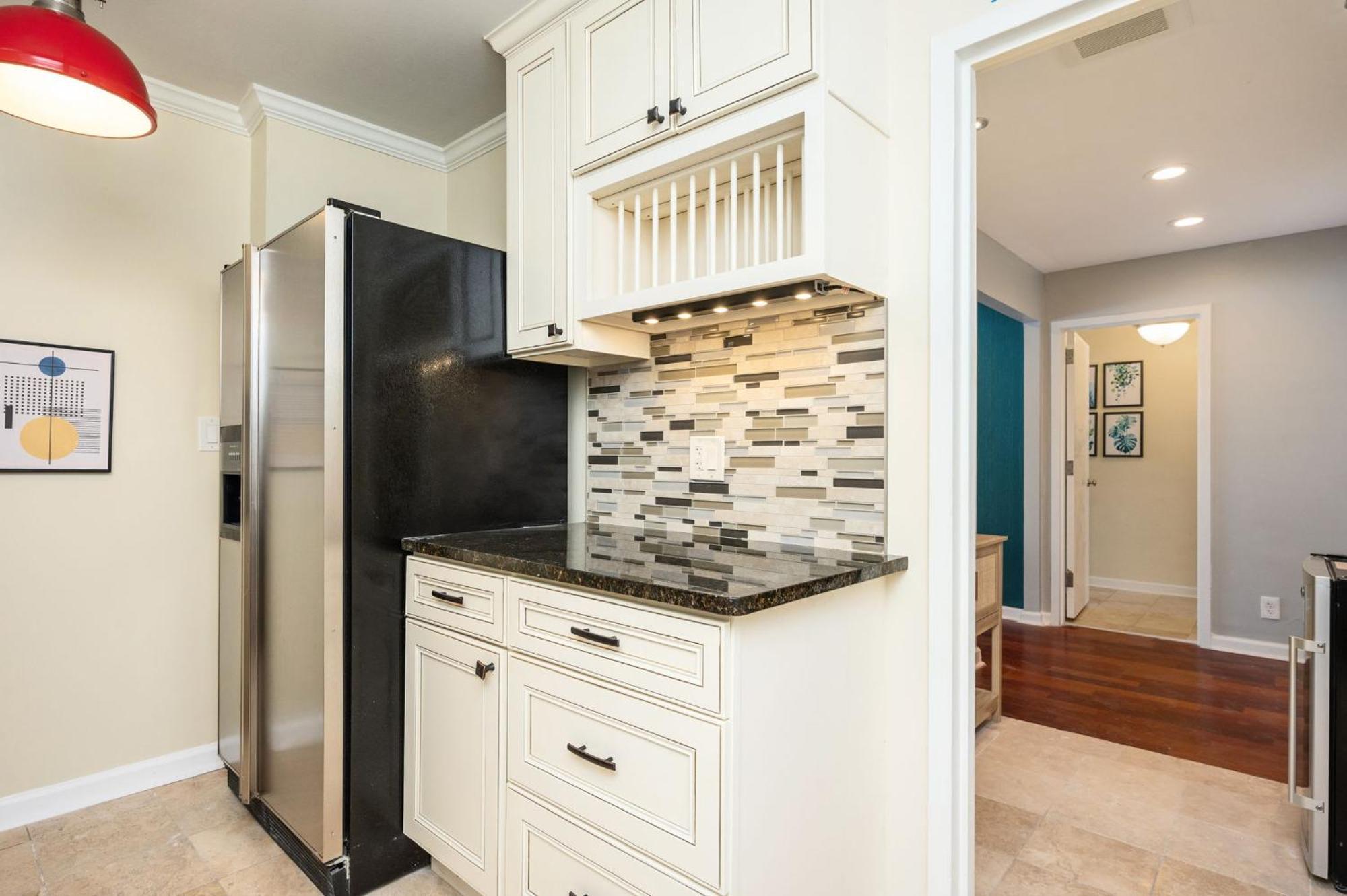 View Newly Renovated 3 Beds With Free Parking Lm2209 *