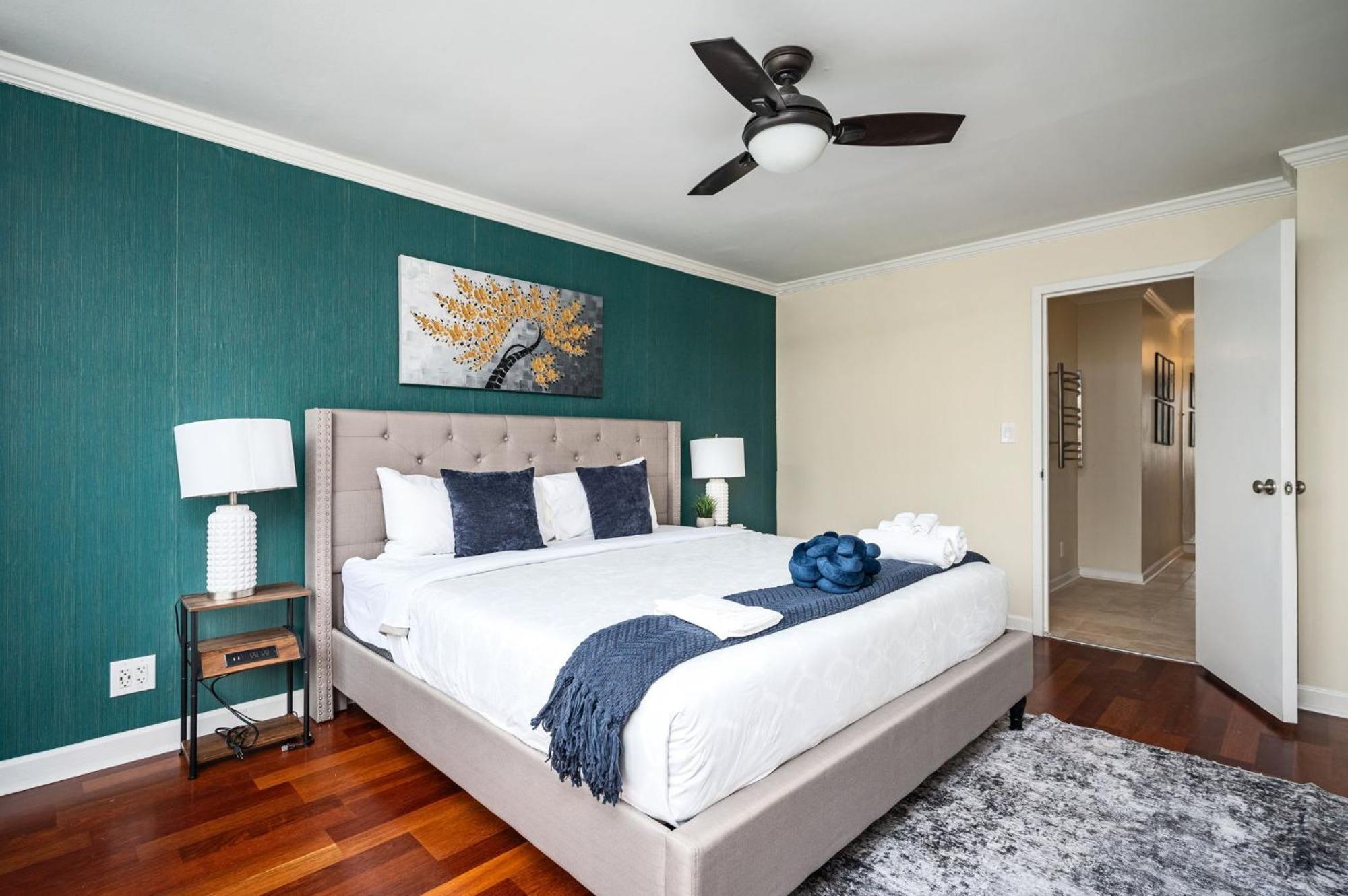 View Newly Renovated 3 Beds With Free Parking Lm2209 *