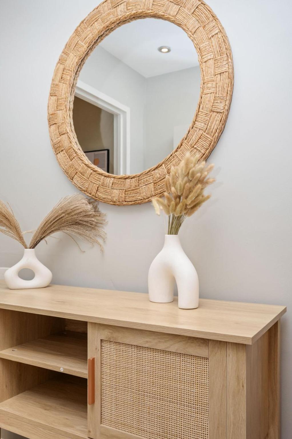 View Newly Renovated 3 Beds With Free Parking Lm2209