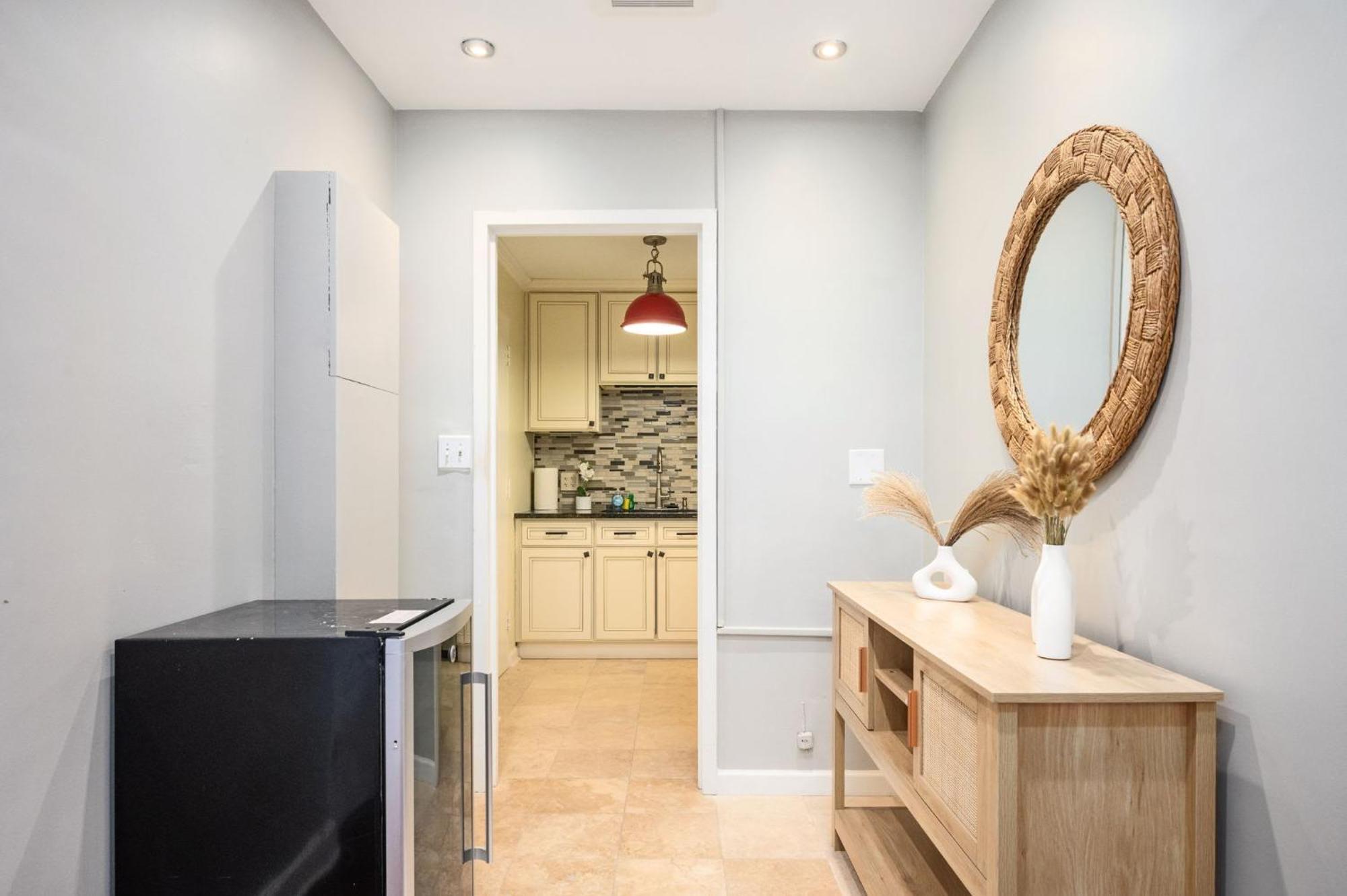 Holiday home View Newly Renovated 3 Beds With Free Parking Lm2209 *
