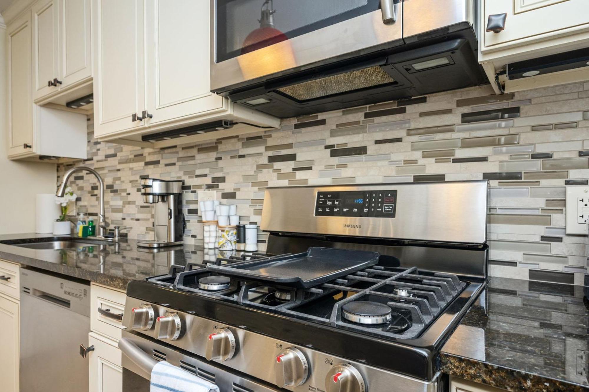 View Newly Renovated 3 Beds With Free Parking Lm2209 * Atlanta