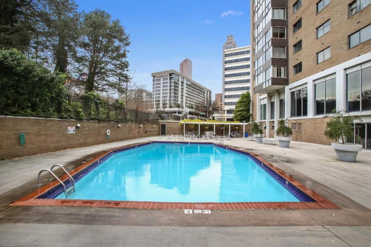 View Newly Renovated 3 Beds With Free Parking Lm2209 *