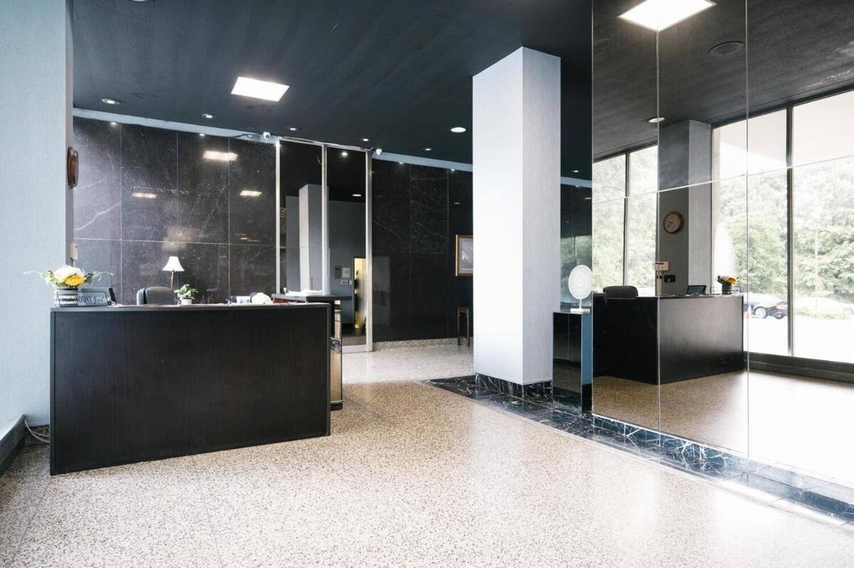 View Newly Renovated 3 Beds With Free Parking Lm2209 *